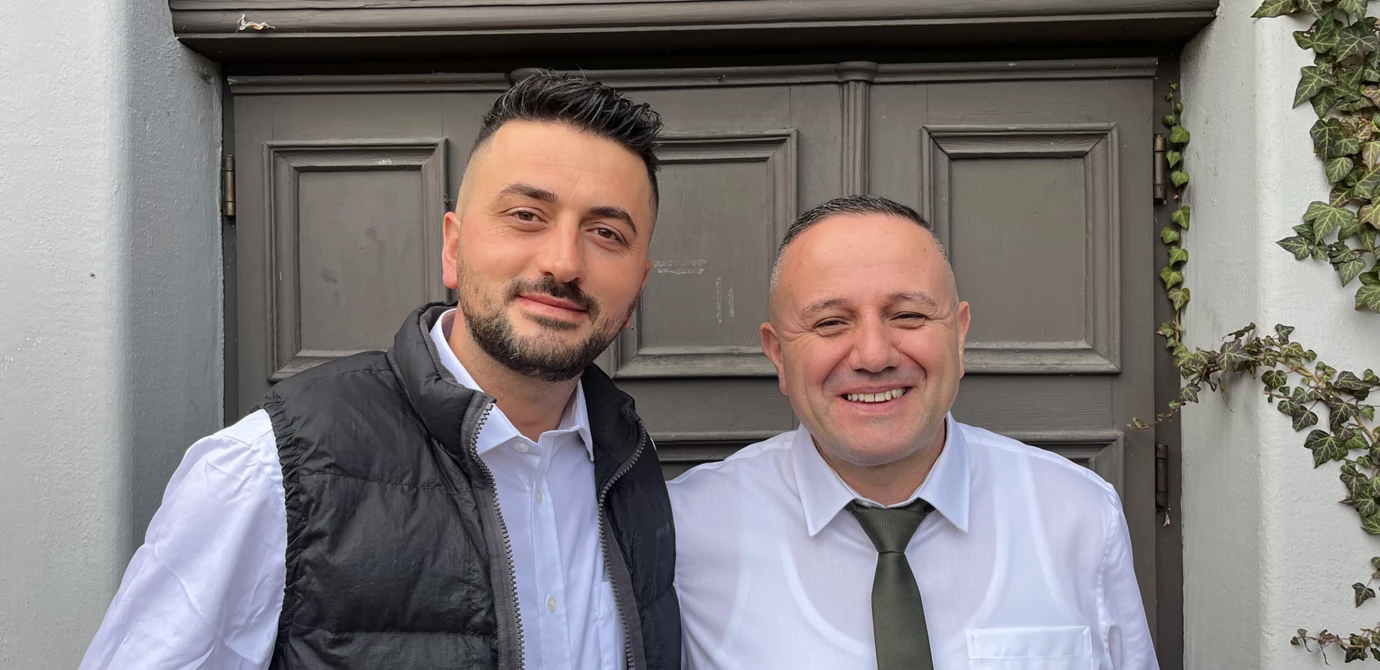 Freuen sich auf ihre Gäste: Agron Abdulai (l.) und Florim Rexhepi (r.), die neuen Pächter der „Ristorante Pizzeria Färber’s“ in Rhomberg’s Fabrik. Quelle: Rhomberg’s Fabrik Freuen sich auf ihre Gäste: Agron Abdulai (l.) und Florim Rexhepi (r.), die neuen Pächter der „Ristorante Pizzeria Färber’s“ in Rhomberg’s Fabrik. Quelle: Rhomberg’s Fabrik